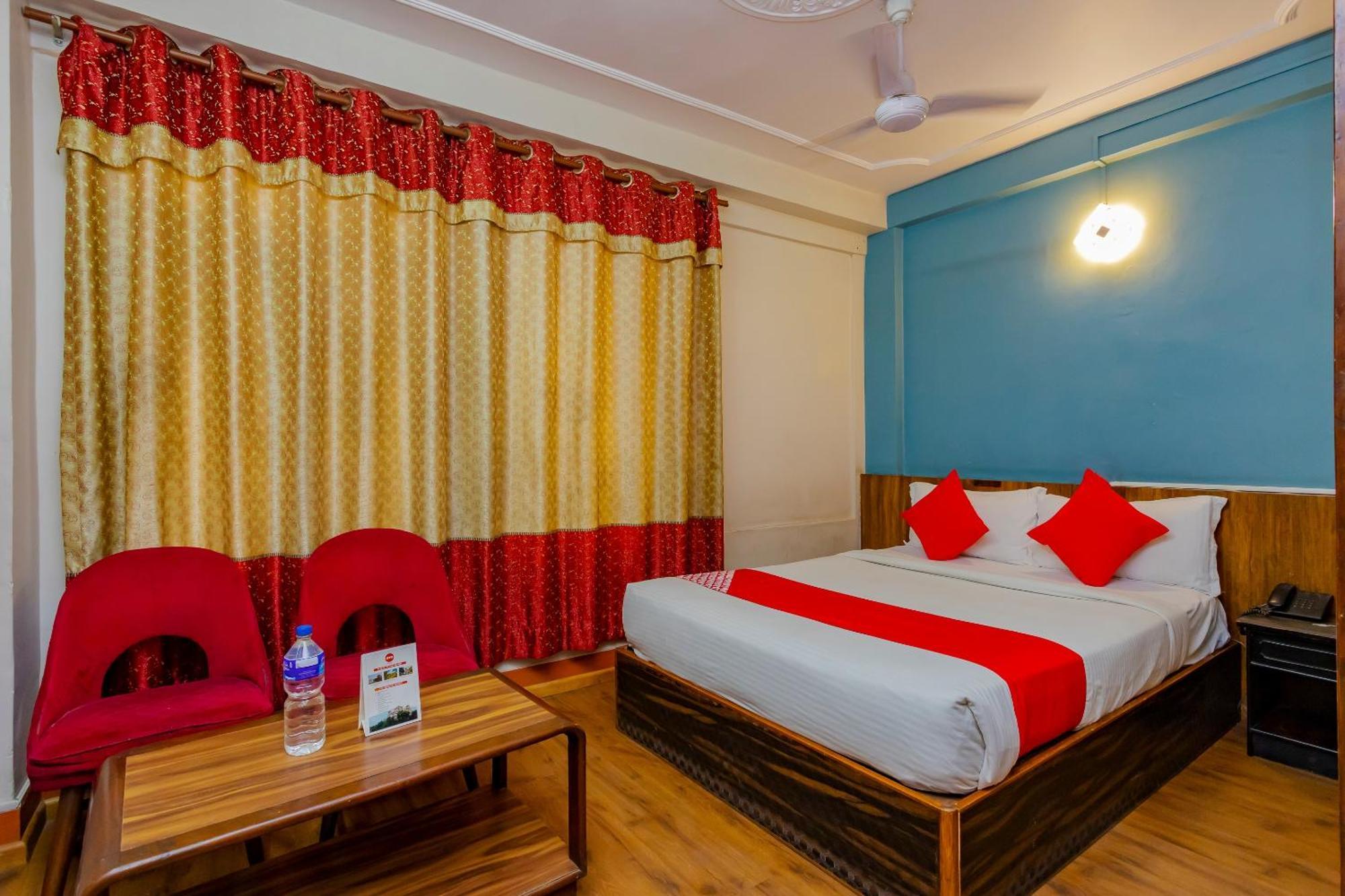 Oyo 795 Hotel Holiday Inn 加德满都 外观 照片