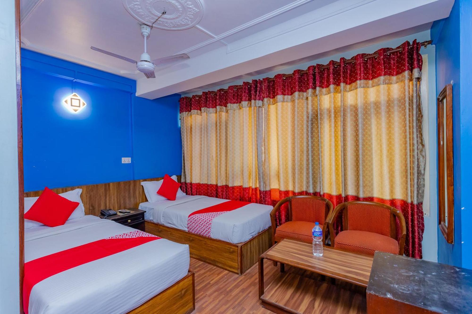 Oyo 795 Hotel Holiday Inn 加德满都 外观 照片