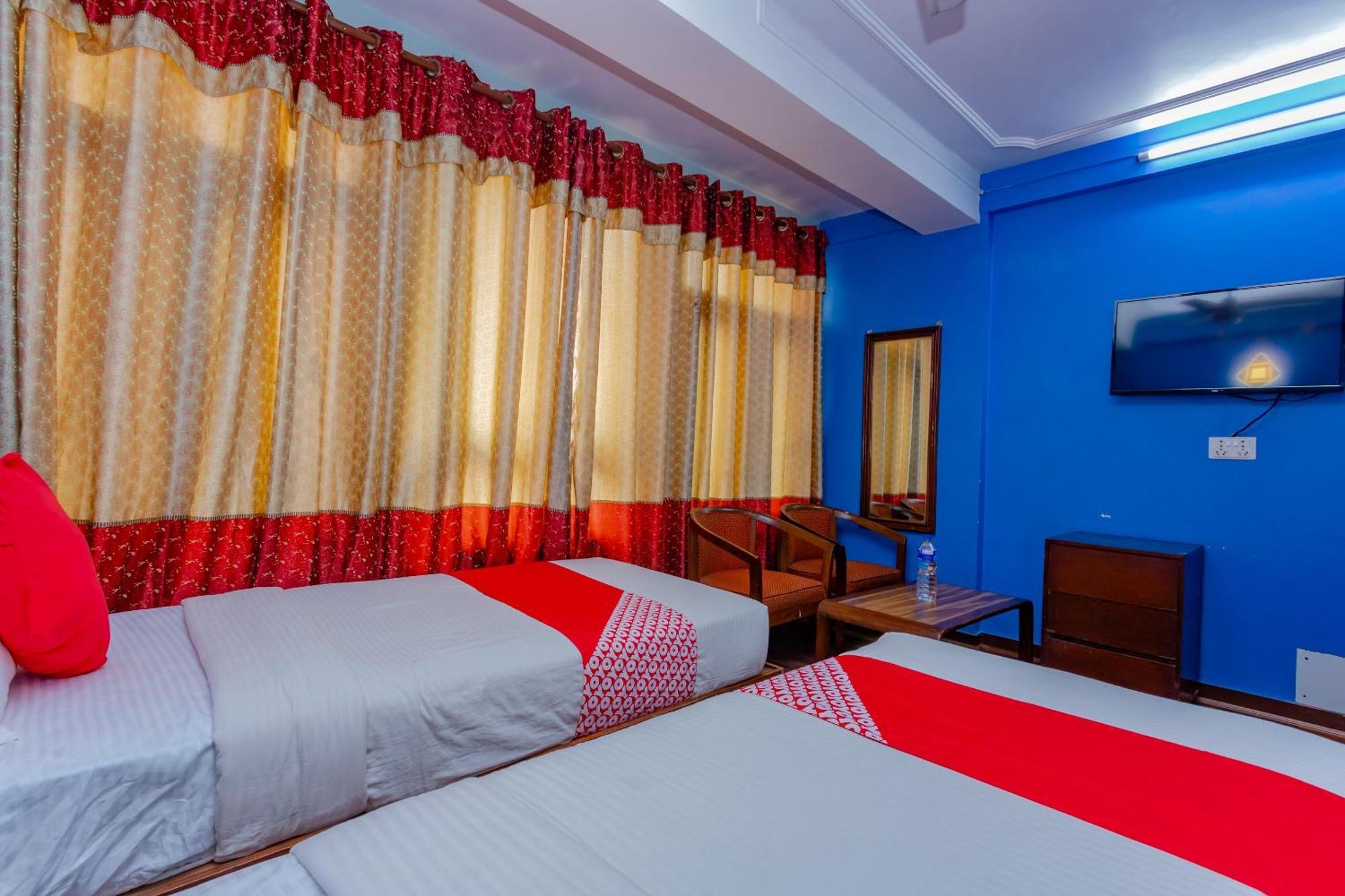 Oyo 795 Hotel Holiday Inn 加德满都 外观 照片
