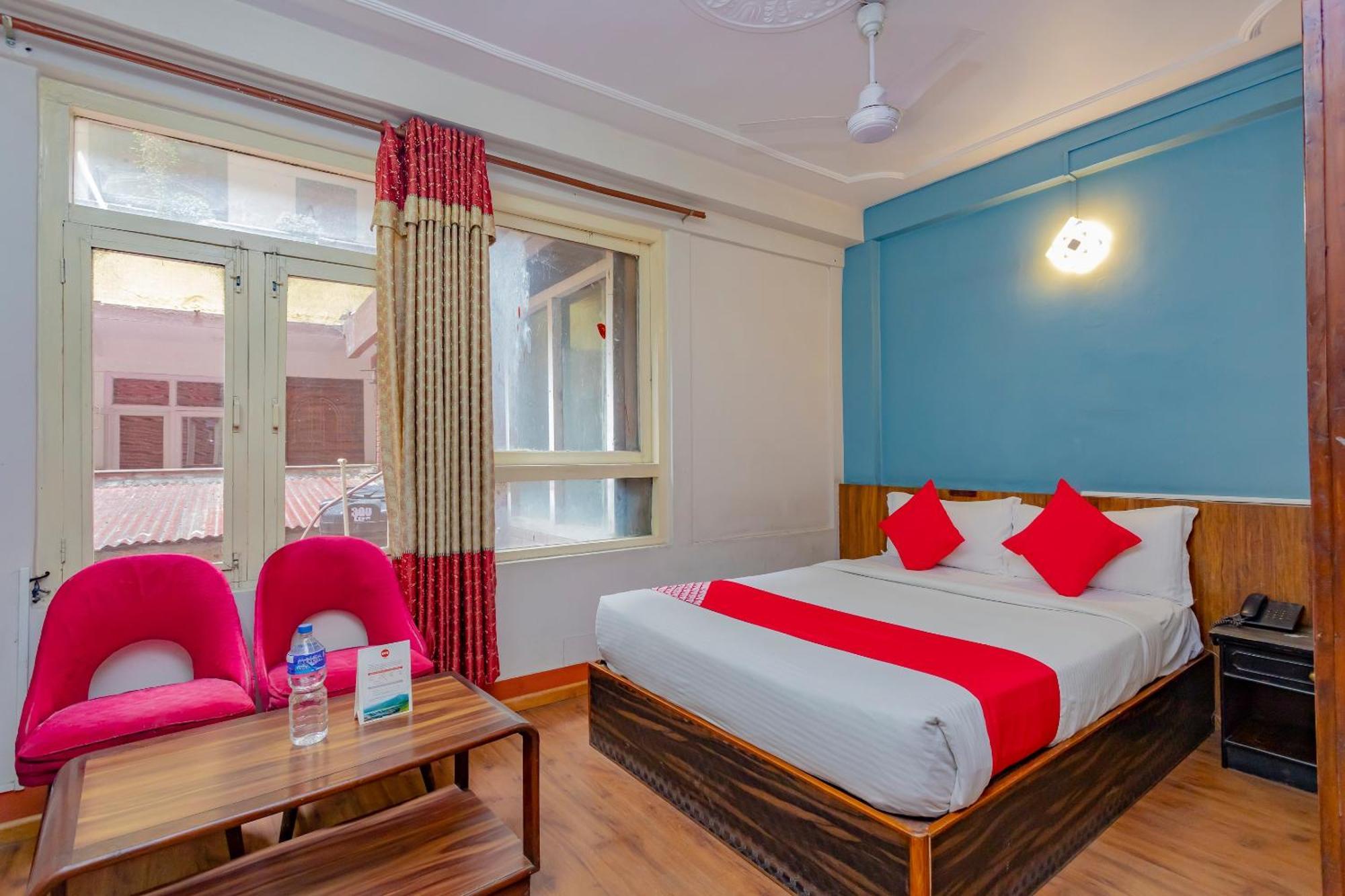Oyo 795 Hotel Holiday Inn 加德满都 外观 照片